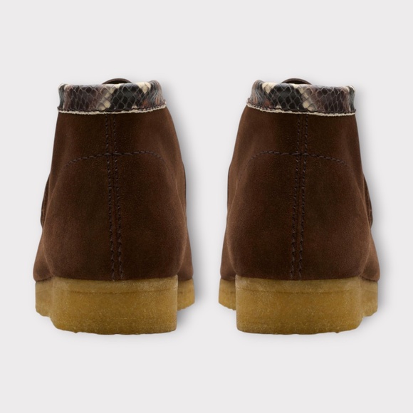 Men\'s Clarks Wallabee Chukka Boot in Brown Snake Combi Suede. 26178217